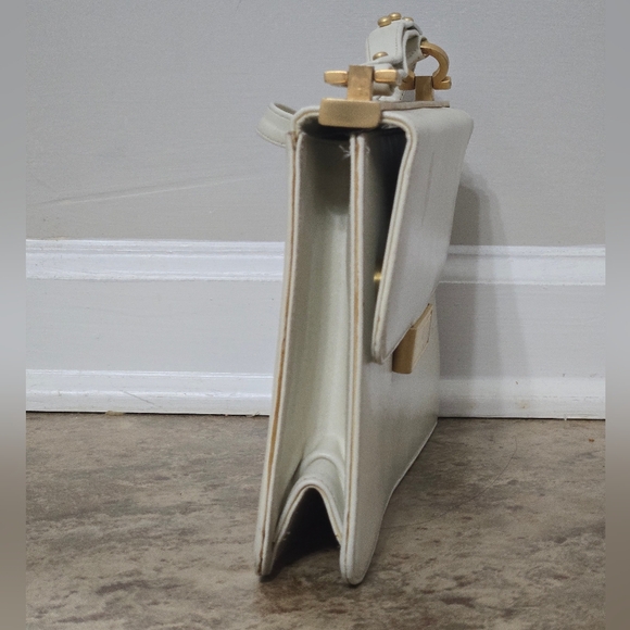 Vintage Salvatore Ferragamo Cream and Gold Shoulder Bag - Picture 11 of 16